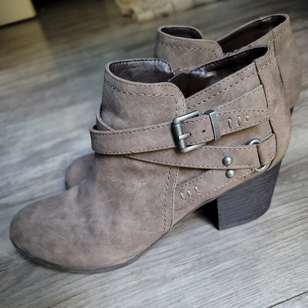 Indigo Rd. Sigrid Booties - Picture 7 of 12